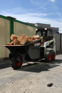 бобкат прикачна товарна количка