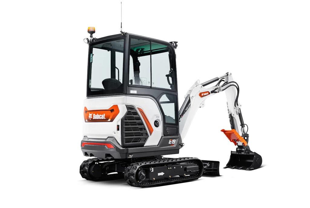 Мини багер Е19 R2 Серия отзад